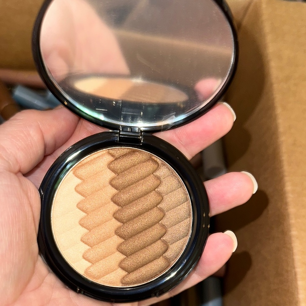 Belle Beauty Radiant Eye Shadow Palette